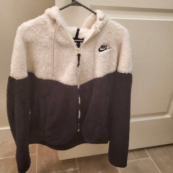 Brand New Never Worn Womens Nike Sweater - Picture 1 of 2